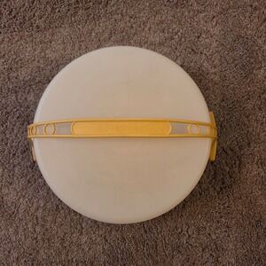 Vintage Tupperware Cake Taker Carrier Container Round Beige USA Made 719-1